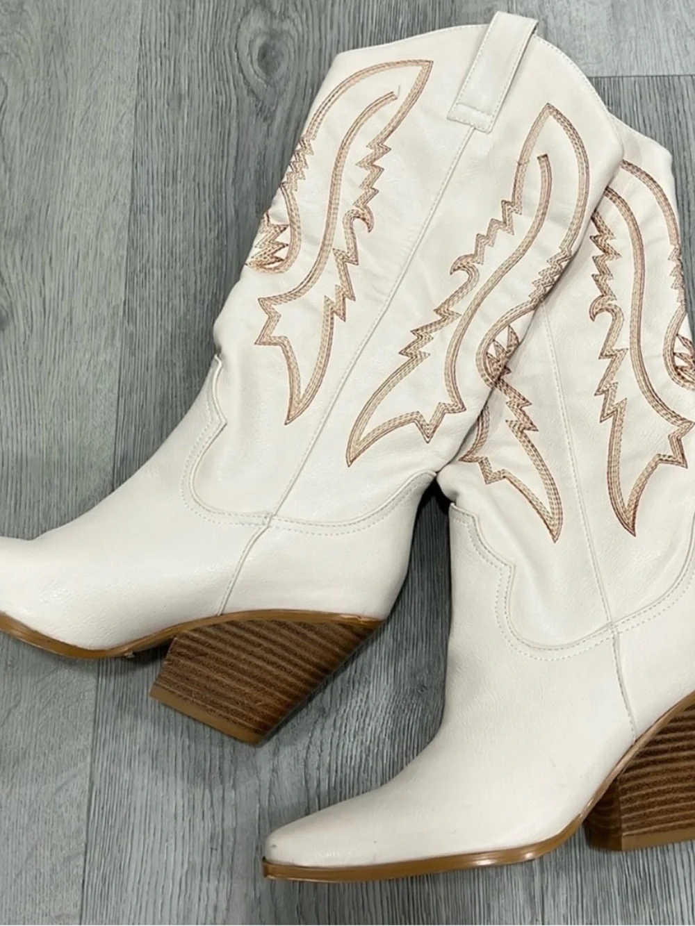 BILLINI: CALVIN BOOT -IVORY size 5 Nwob